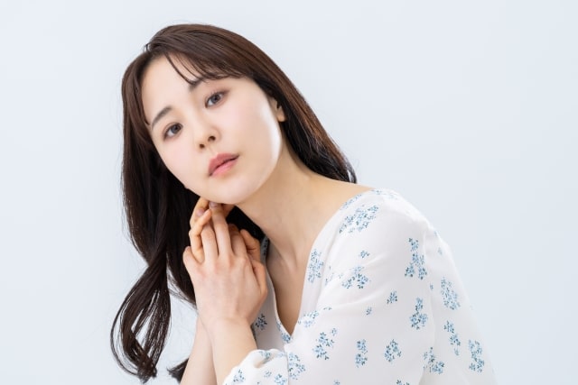 ロングヘアの女性の写真